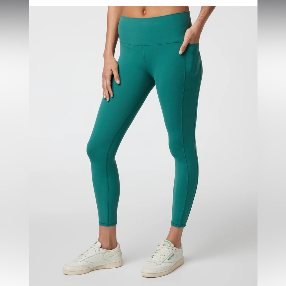 Vuori studio pocket leggings.